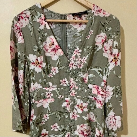 Dynamite Floral V Neck Sage Green  Dress with Mini Skirt Size M - Picture 2 of 7